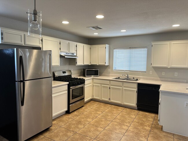 Foto del edificio - 4 Bed House in North Las Vegas