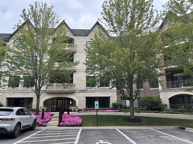 Building Photo - 1800 Amberley Ct