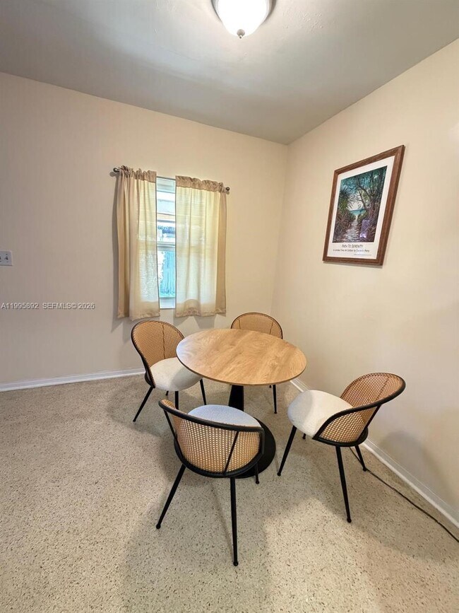 Foto del edificio - 1111 N Victoria Park Rd