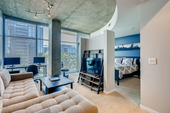 Building Photo - INCREDIBLE Riverfront Park Condo- 1BD/1BA ...