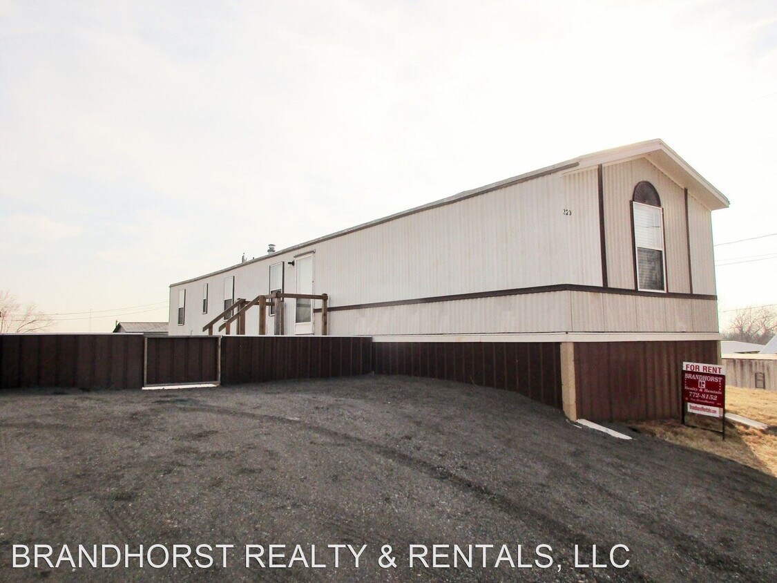 Primary Photo - 220 E 4th St