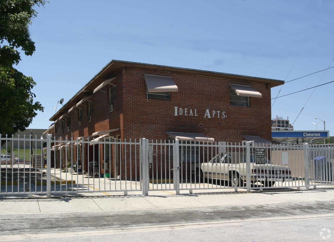 Foto del edificio - 7824 NW 5th Ct