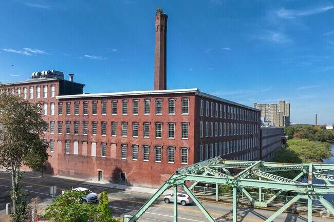 Exterior alternativo - The Apartments at Boott Mills