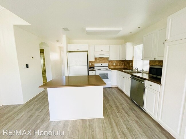 Building Photo - 4 br, 3 bath House - 91-1080 Kai Kukuma St...