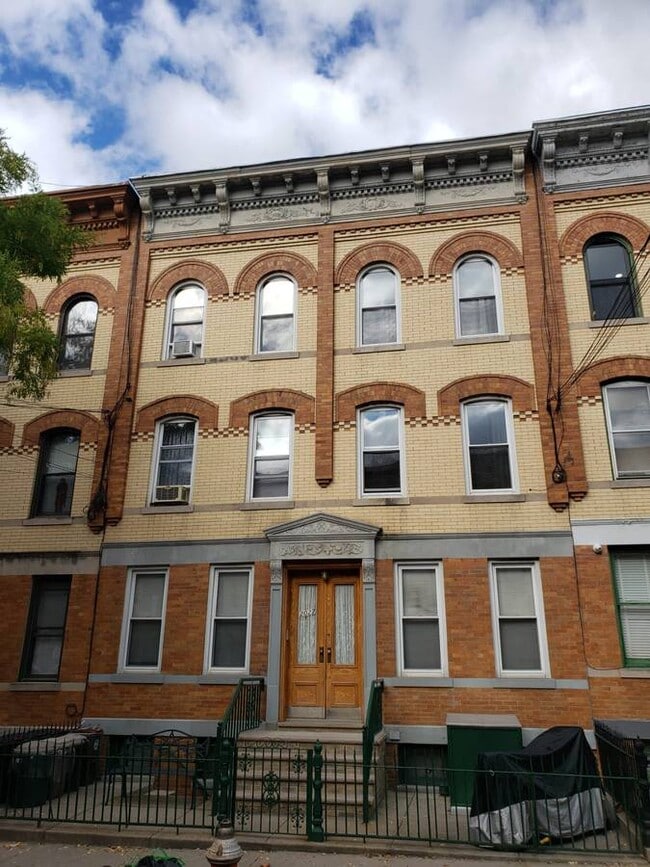 Building Photo - 2031 Palmetto St
