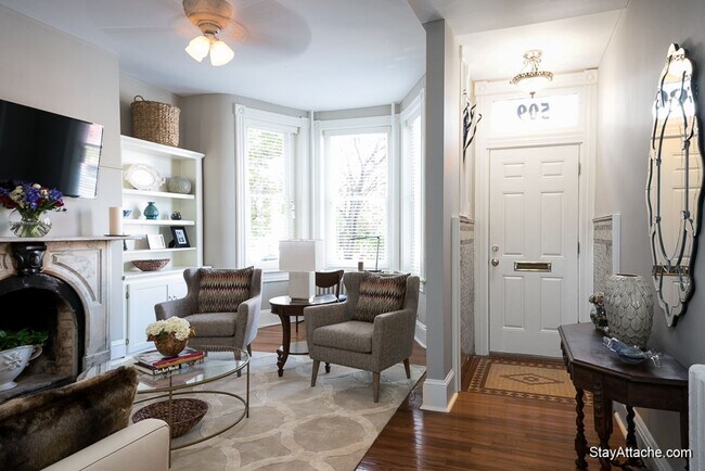 Foto del edificio - Stunning Capitol Hill Rowhome