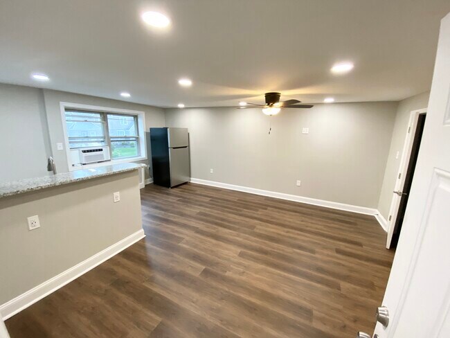Foto del edificio - 8109 Forrest Ave