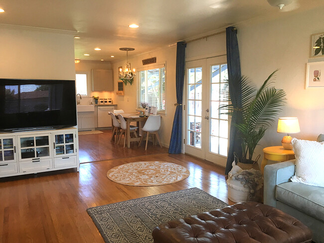 Building Photo - 3902 Madeira Way