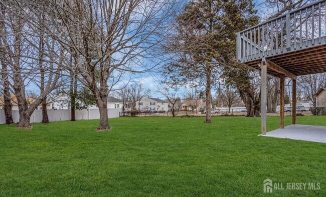 Foto del edificio - 321 Almonesson Rd