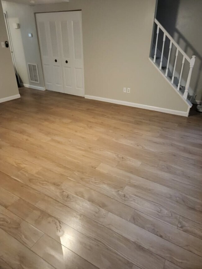 Foto del edificio - 7732 Crown Crest Ct