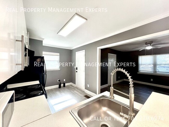 Foto del edificio - 2501 Eastway Dr