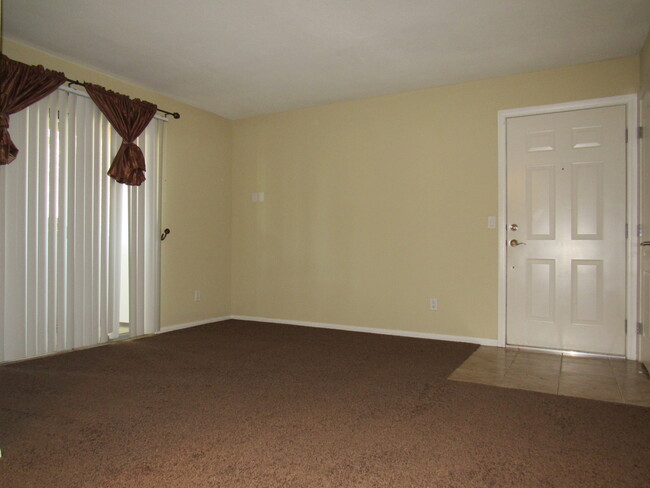 Building Photo - COZY 1 BEDROOM CONDO