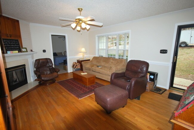 Foto del edificio - 8820 Reigate Ln