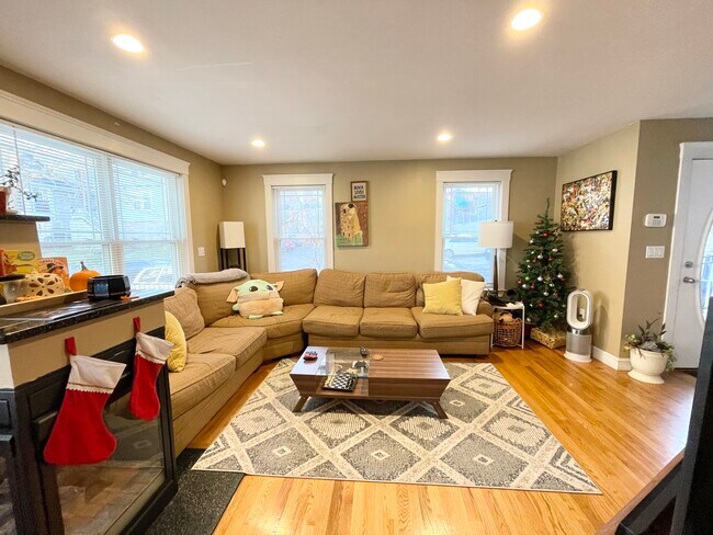 Foto del edificio - 23 Iroquois St