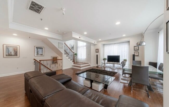 Photo - 11 Washington Pl Townhome