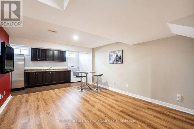 Building Photo - 294 Wildberry Crescent