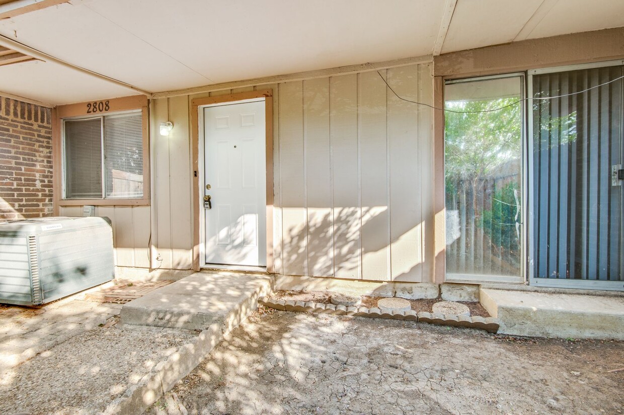 Foto principal - A Walnut Hill Wonder Townhome!