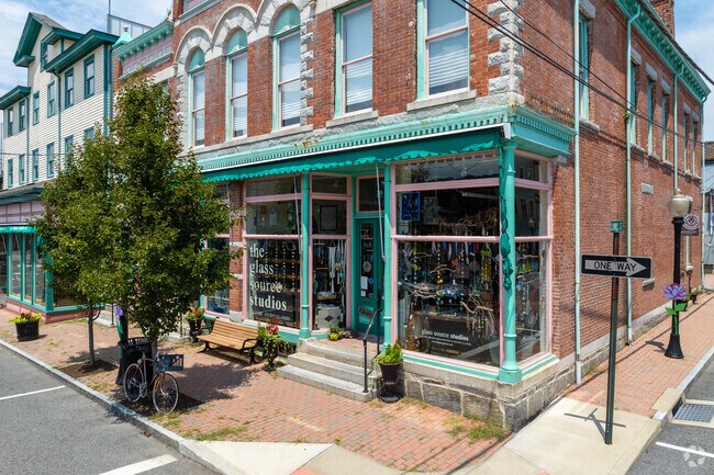 You will find various dinning and retail options in Downtown Seymour.