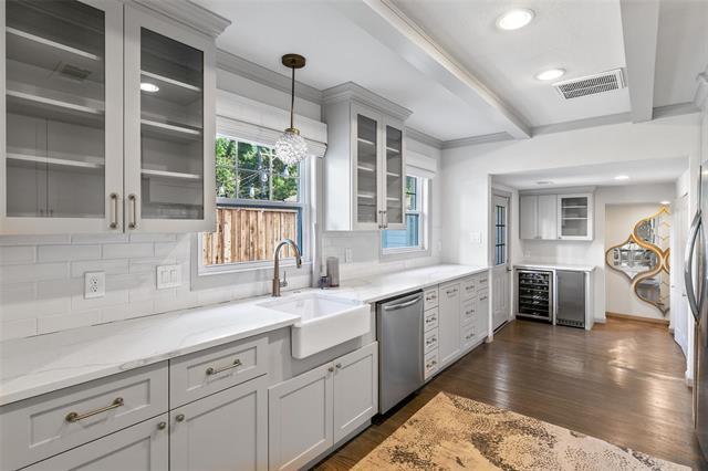 Foto del edificio - 5921 Kenwood Ave