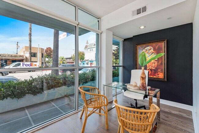 Foto del edificio - 13344 W Washington Blvd