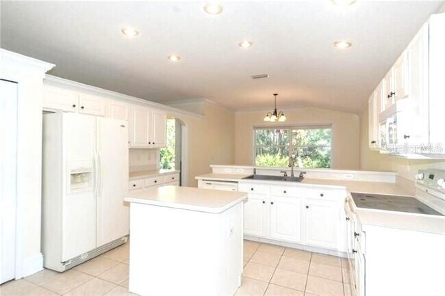 Building Photo - 295 Fareham Dr