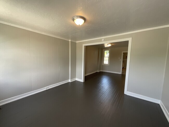 Building Photo - 715 Vander Ave
