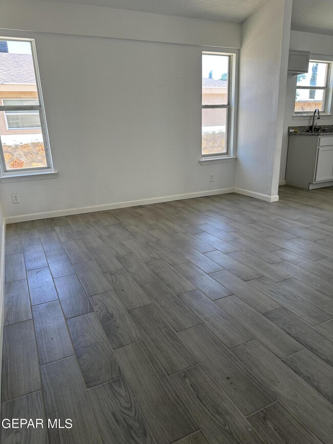 Building Photo - 671 Danube Dr