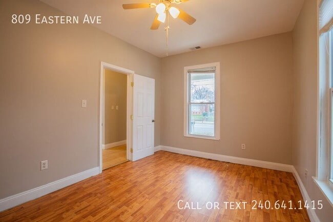 Foto del edificio - 809 Eastern Ave NE