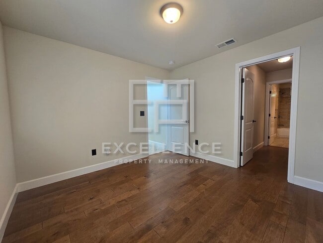 Foto del edificio - 3/3.5 Townhouse with 2 Car Garage, 2 Maste...