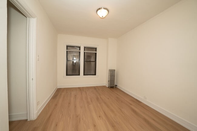 Building Photo - 515 W. Briar