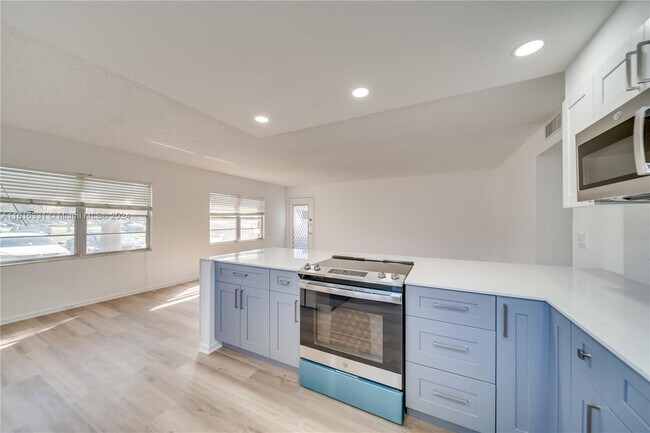 Building Photo - 800 SW 131st Ave