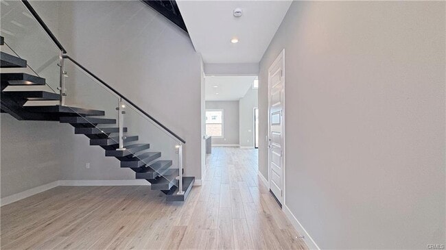 Building Photo - 217 Stage