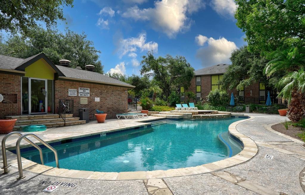 Foto principal - 7685 Northcross Dr
