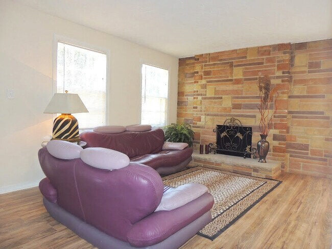 Foto del edificio - Beautifully Renovated 3BR Cape Cod in Shaker Heights – Spacious & Move-In Ready!
