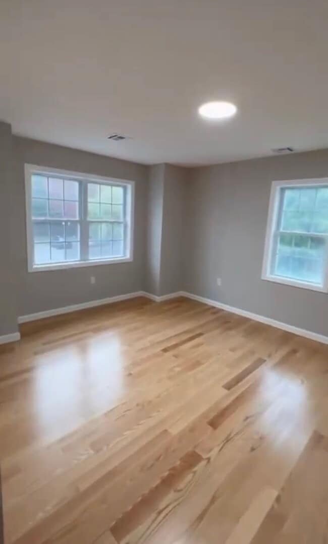 Building Photo - 13 Marion St