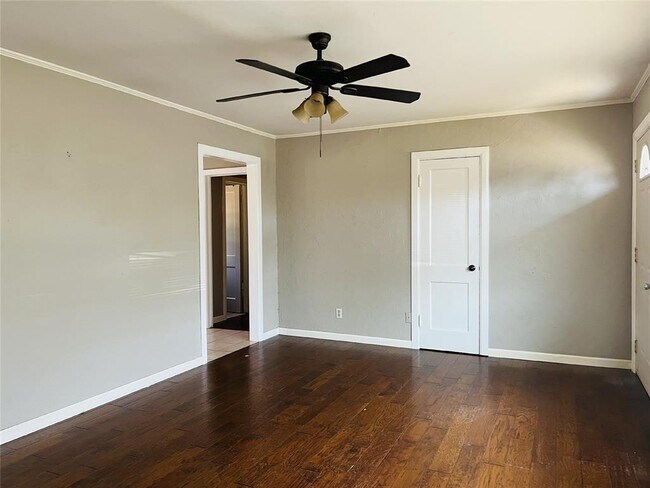 Building Photo - 3029 W Fairfield Ave
