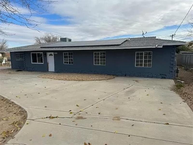 Primary Photo - Large Single Family home