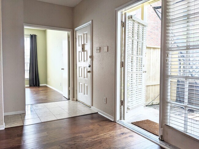 Building Photo - 2121 El Paseo St