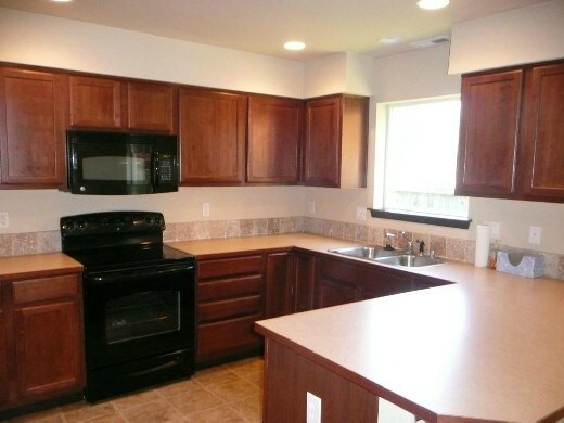 Foto del edificio - 3 Bedroom 3 bath Townhome Puyallup $1545