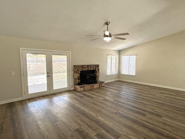 Foto del edificio - 13635 Elm St