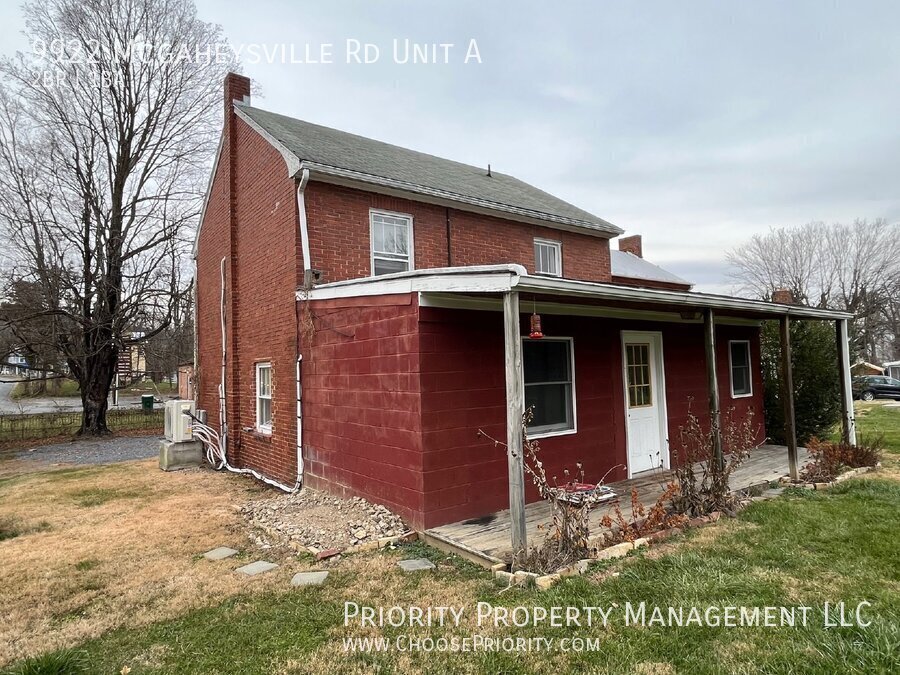 Primary Photo - Charming 2-Bedroom Duplex Retreat on Mcgah...