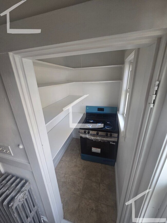 Building Photo - Great Value Brighton 3-Bed