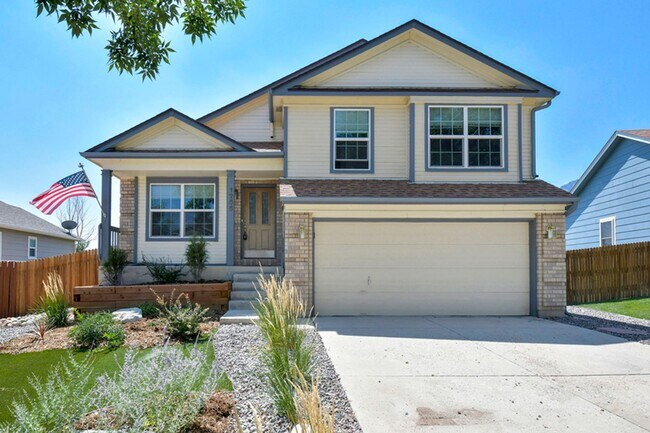 Building Photo - Bright Home with Mountain Views!