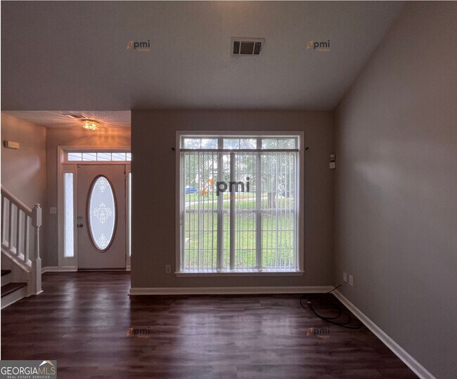 Building Photo - 9511 Rollinghills Dr