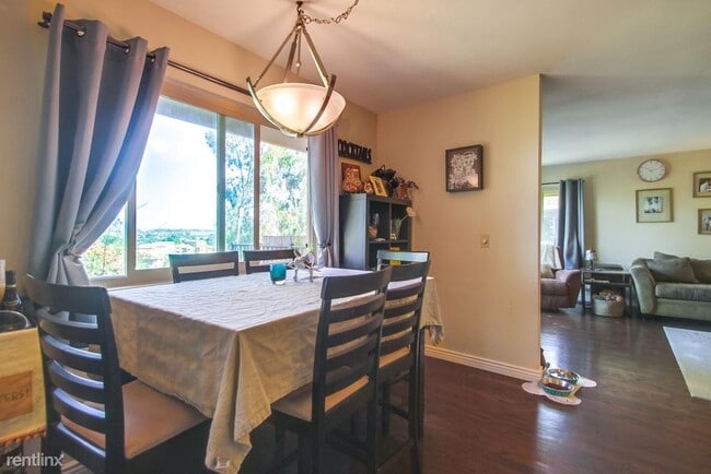 Building Photo - 3 br, 2.5 bath Townhome - 3064 Avenida Chr...