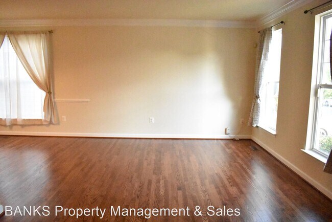 Building Photo - 4 br, 3.5 bath House - 1310 Walker Dr