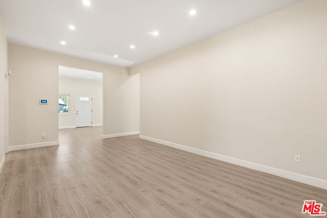 Foto del edificio - 6255 Gentry Ave