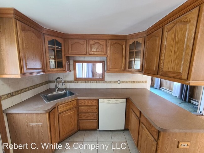 Building Photo - 4 br, 2 bath House - 273 South Road