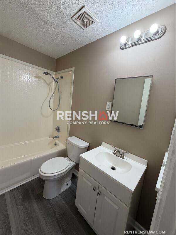 Foto del edificio - 16 Red Oak Cove