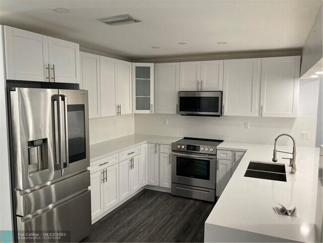 Building Photo - 2850 N 62nd Ave
